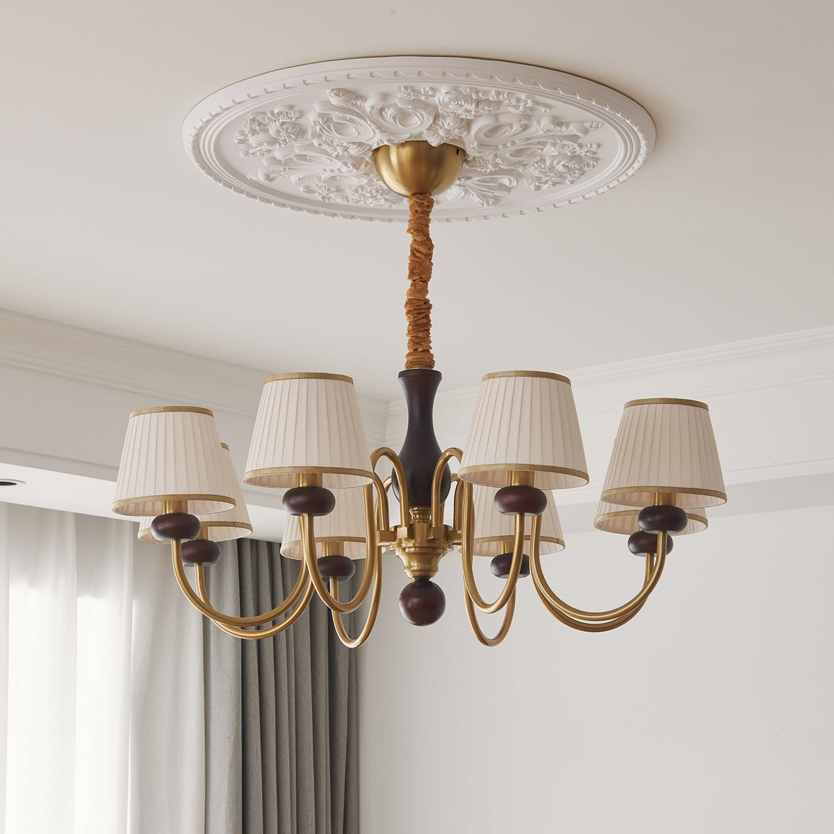 Erthaos Kronleuchter aus Holz mit Stoff-Lampenschirm im traditionellen Stil