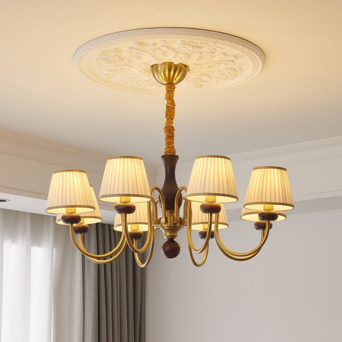 Erthaos Kronleuchter aus Holz mit Stoff-Lampenschirm im traditionellen Stil