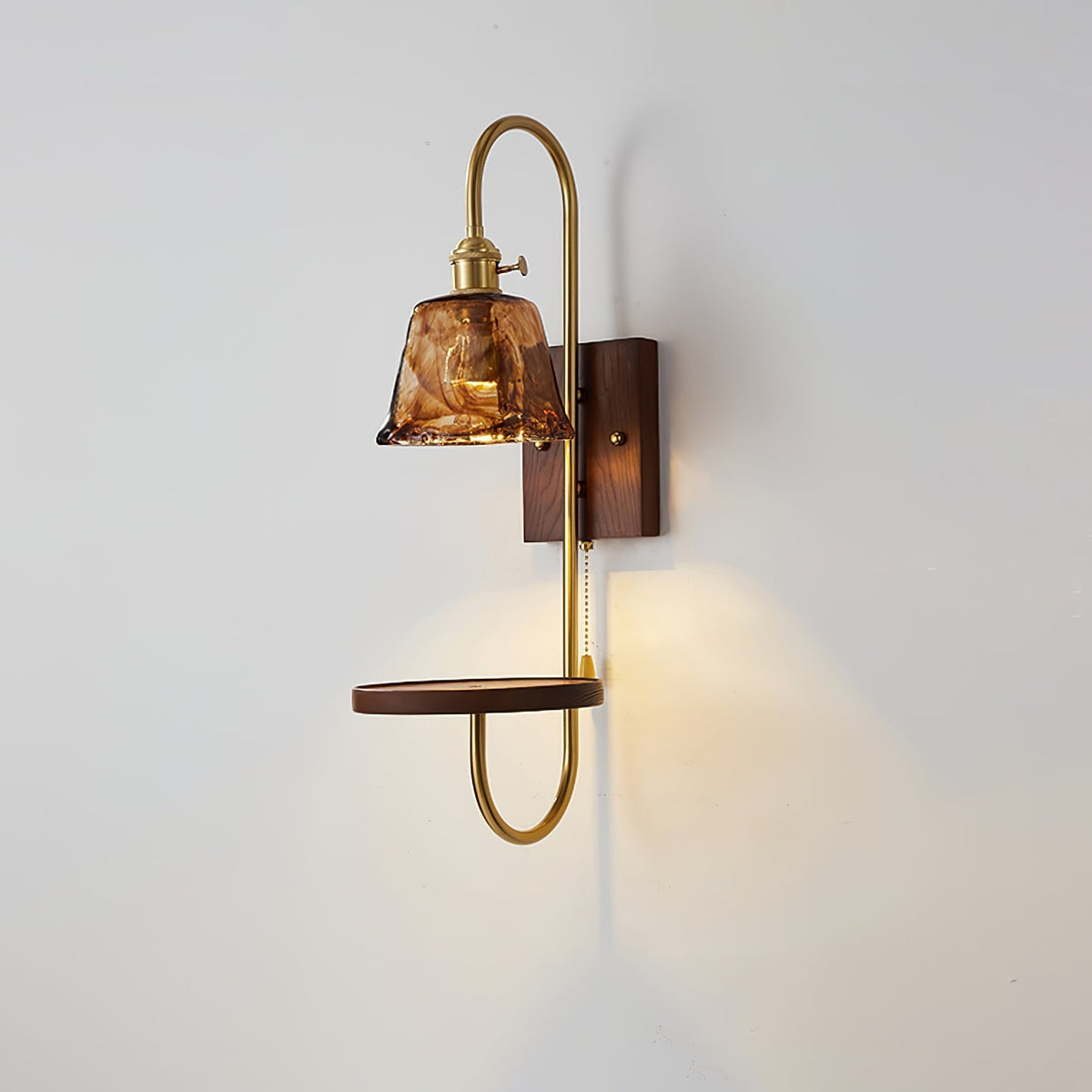 Altheus zeitgenössische Wandleuchte aus Walnuss-Holz und Keramik mit Lampenschirm