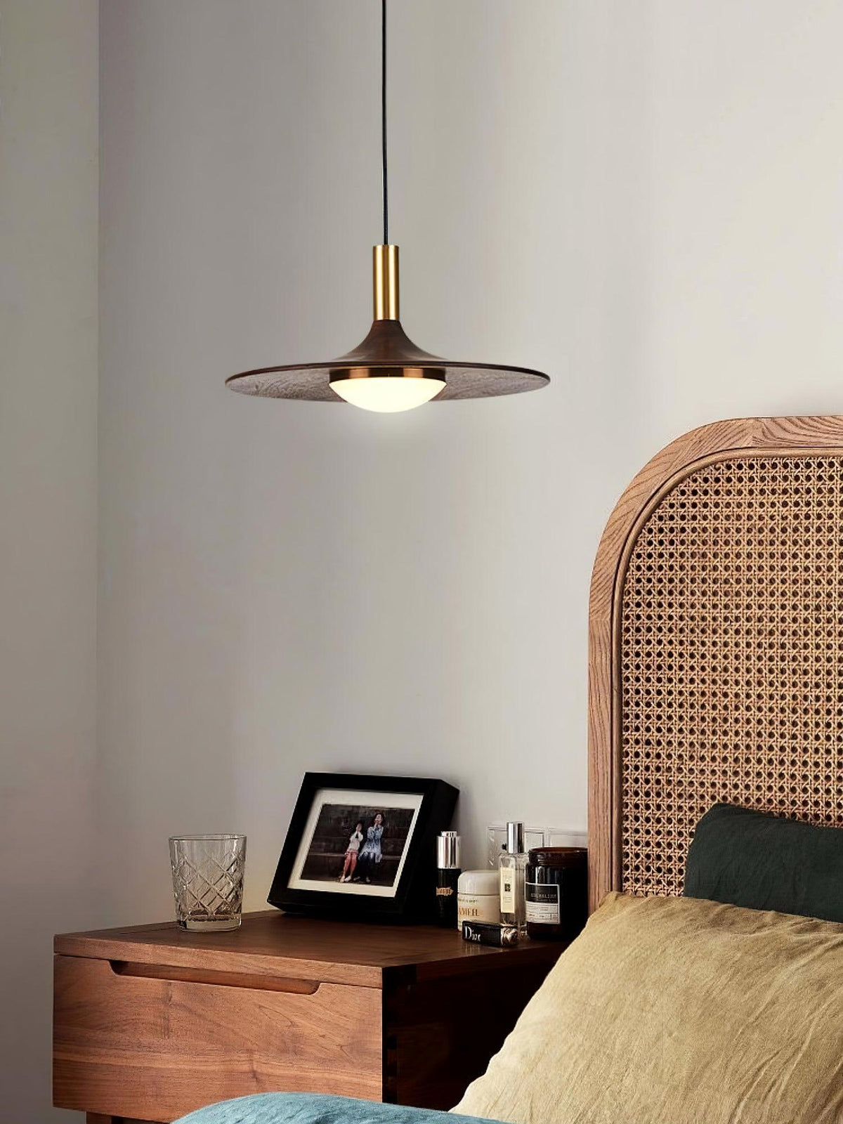 Blythe moderne Pendelleuchte aus Holz