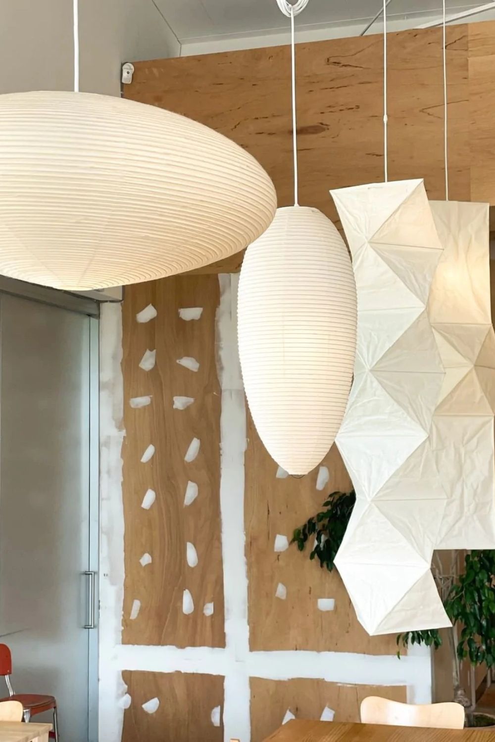 Piairaine Pendelleuchte aus Mispelblütenpapier in Kieselsteinform 15