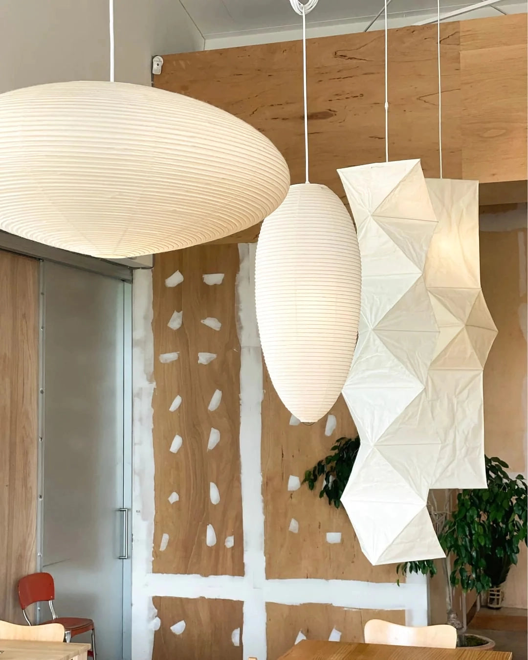 Piairaine Pendelleuchte aus Mispelblütenpapier in Kieselsteinform 15