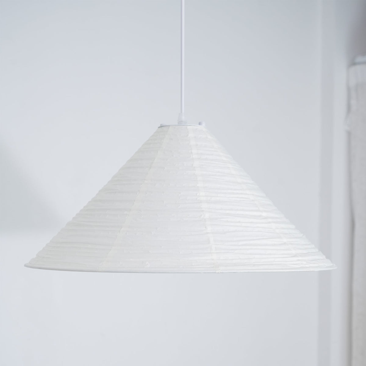 Conic Papier-Pyramiden-Pendelleuchte