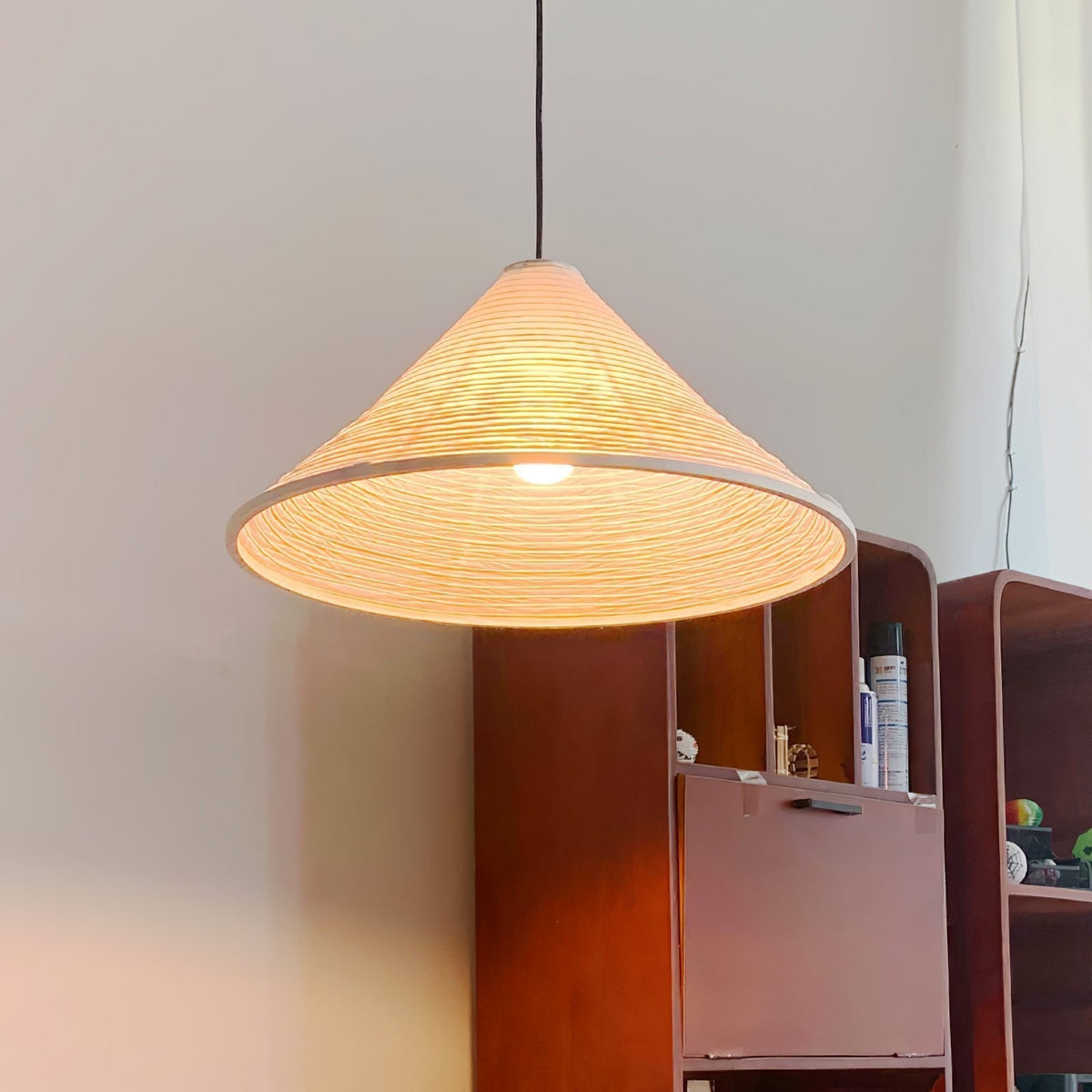 Conic Papier-Pyramiden-Pendelleuchte