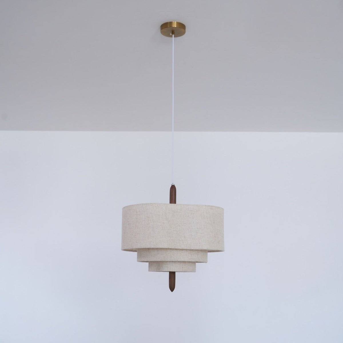 Salemu Elegance Wave Ladder Pendelleuchte aus Holz und Stoff