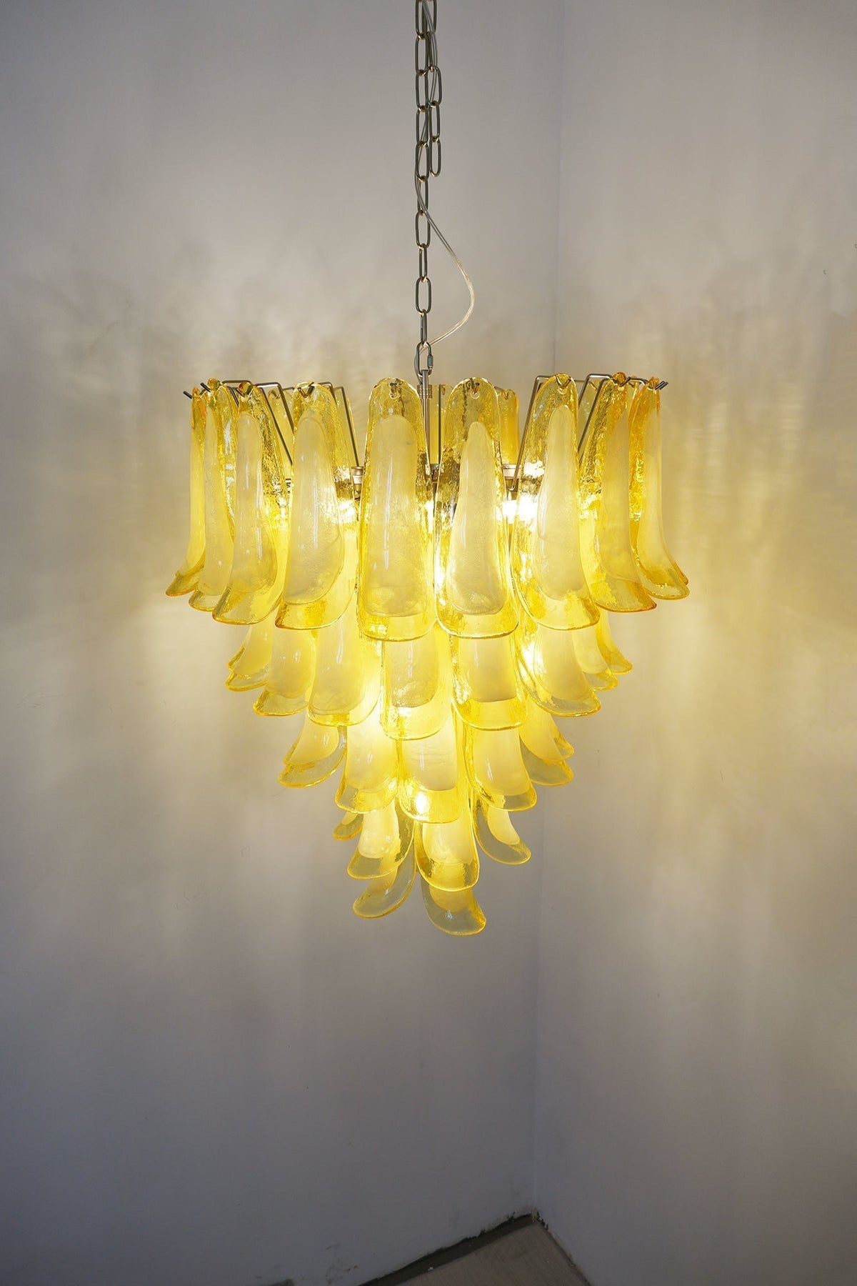 Eranos Kronleuchter aus Murano-Glas in Wellenform mit Blütenblättern