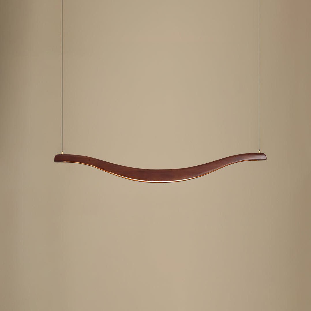 Elvuaria Kronleuchter aus Holz mit wellenförmigem Design