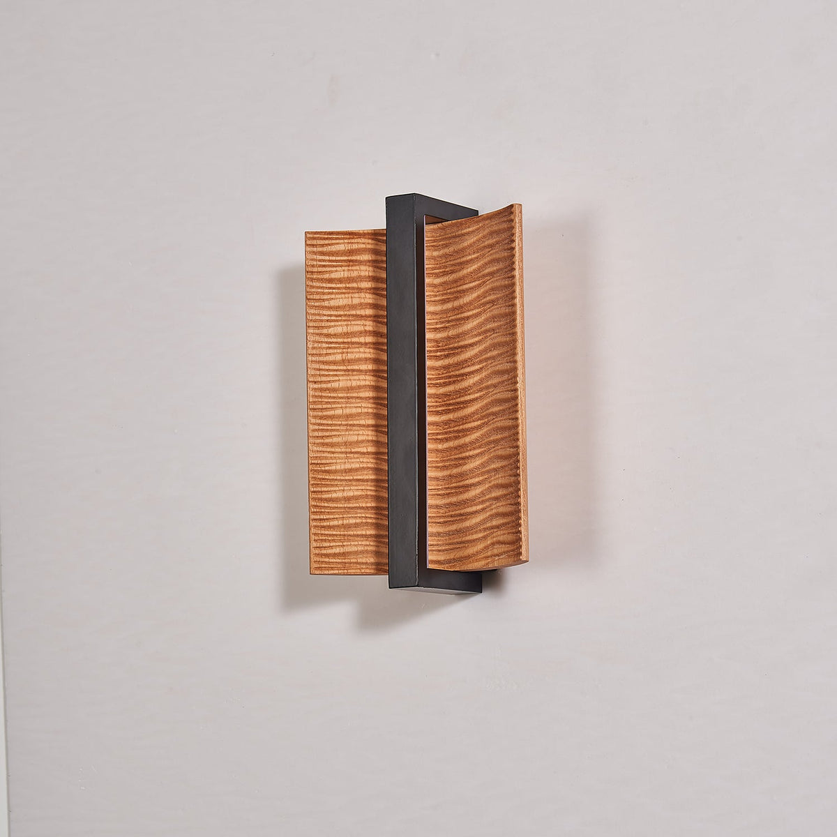 Vevinir Premium skandinavische Kunst-Wandleuchte aus Holz