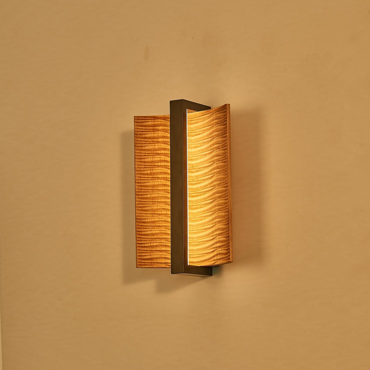Vevinir Premium skandinavische Kunst-Wandleuchte aus Holz