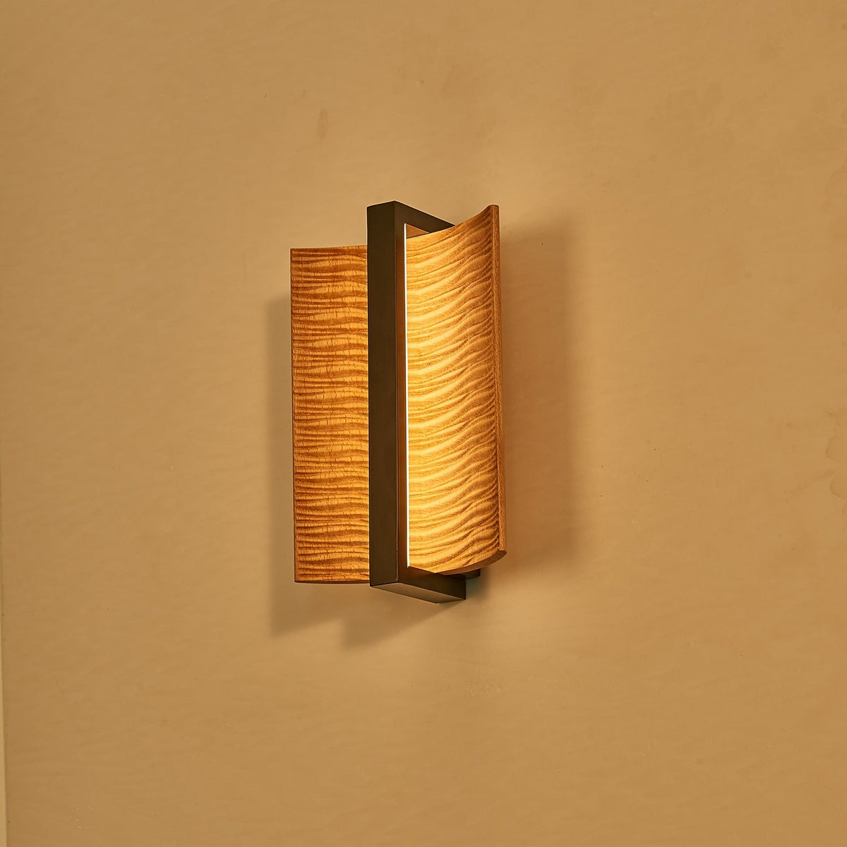 Vevinir Premium skandinavische Kunst-Wandleuchte aus Holz