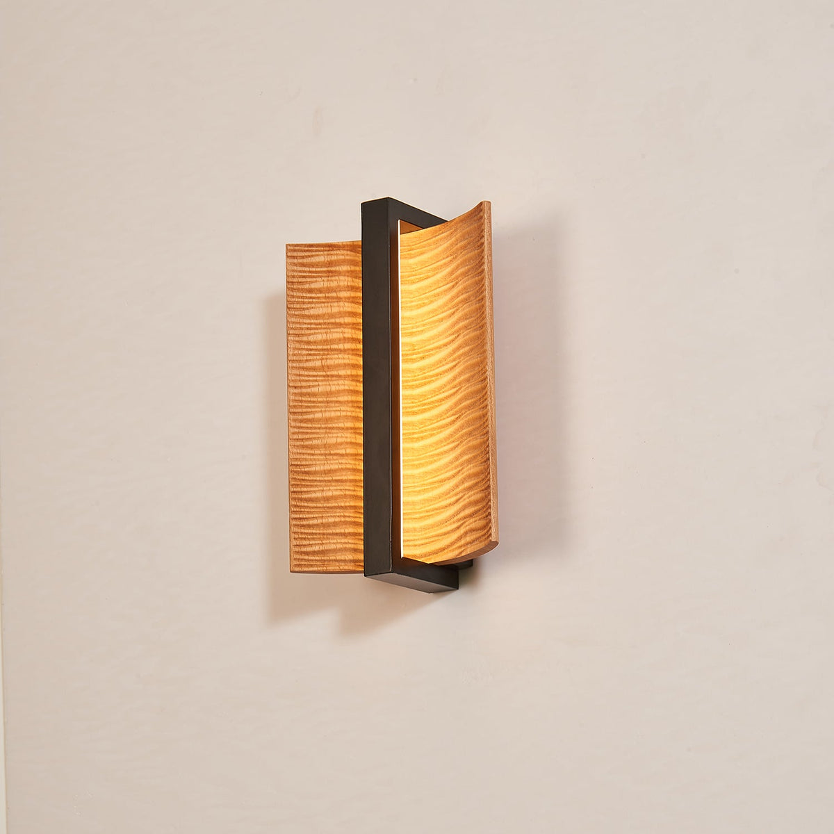 Vevinir Premium skandinavische Kunst-Wandleuchte aus Holz