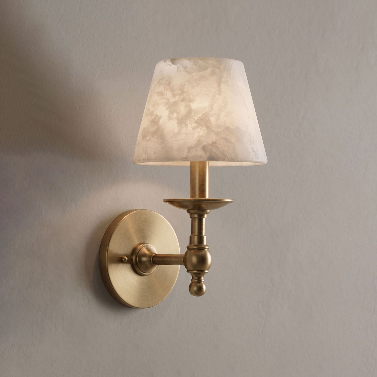 Corvenford Alabaster-Wandleuchte