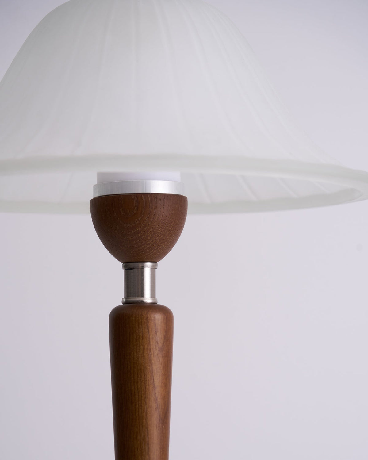 Elviveria Vintage-Holz-Tischleuchte