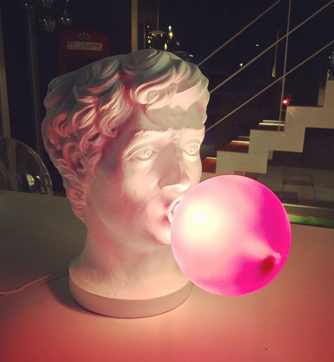 Vona zeitgenössische Tischleuchte aus Glas