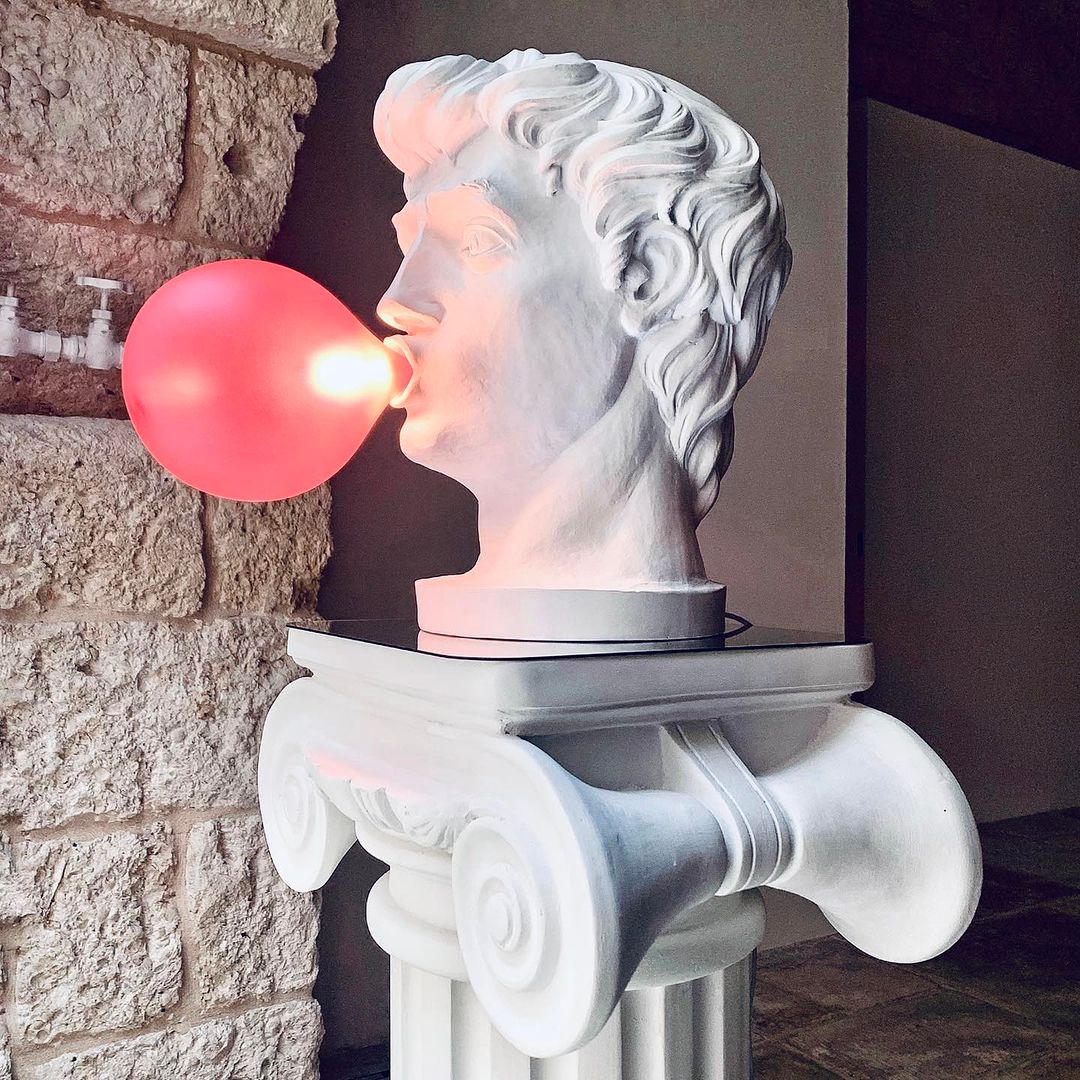 Vona zeitgenössische Tischleuchte aus Glas