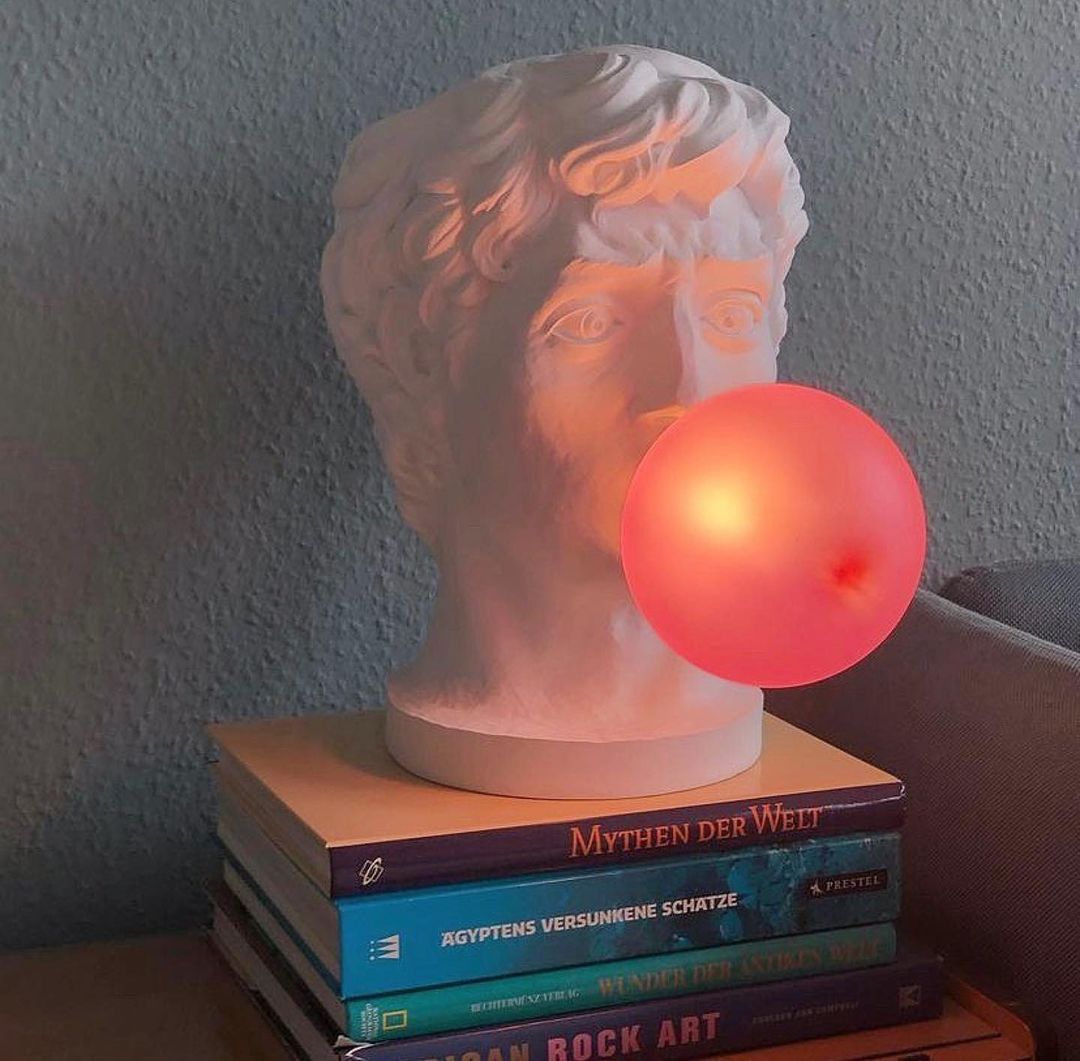 Vona zeitgenössische Tischleuchte aus Glas