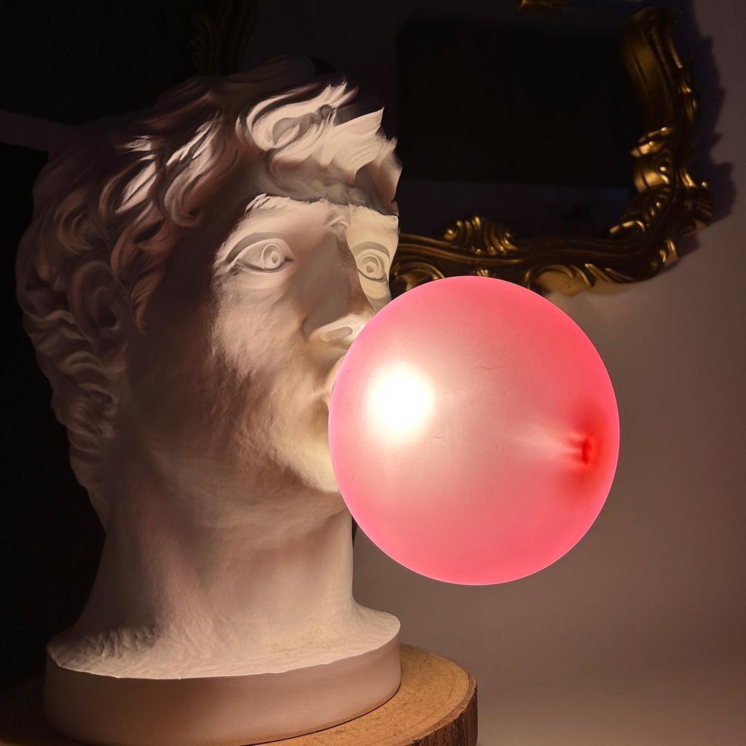 Vona zeitgenössische Tischleuchte aus Glas