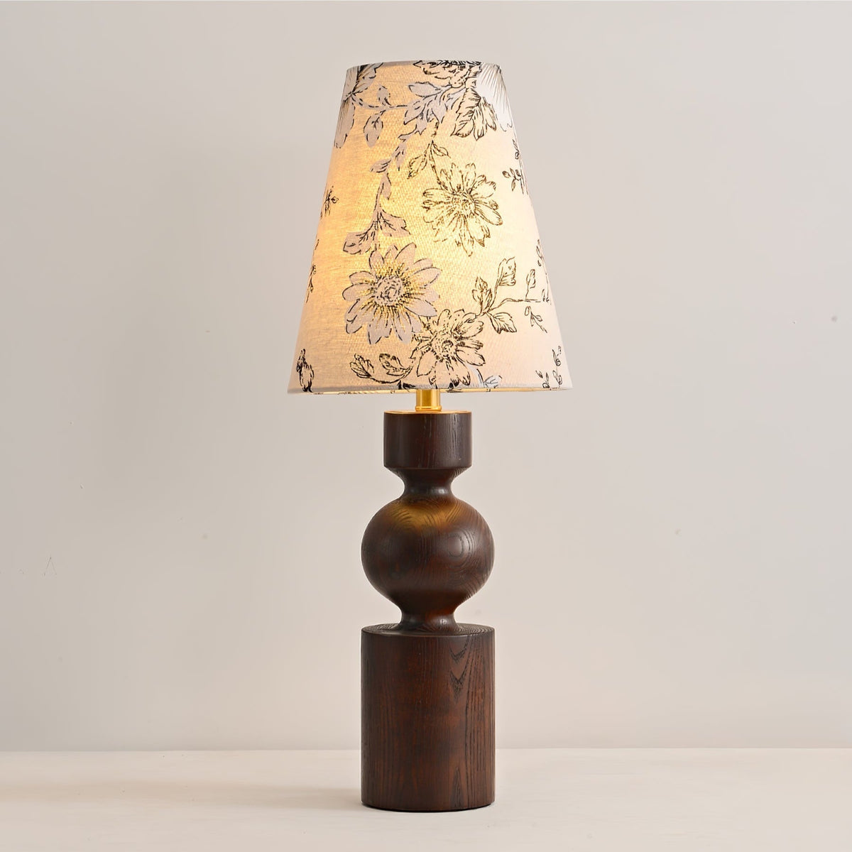Thorne Vintage Tischleuchte aus dunklem Holz-Holz