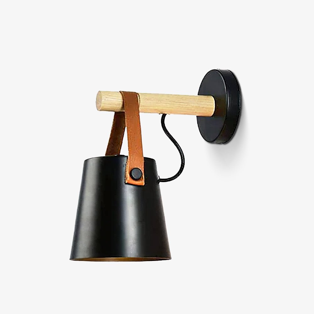 Virixon Wandleuchte aus Holz und Leder