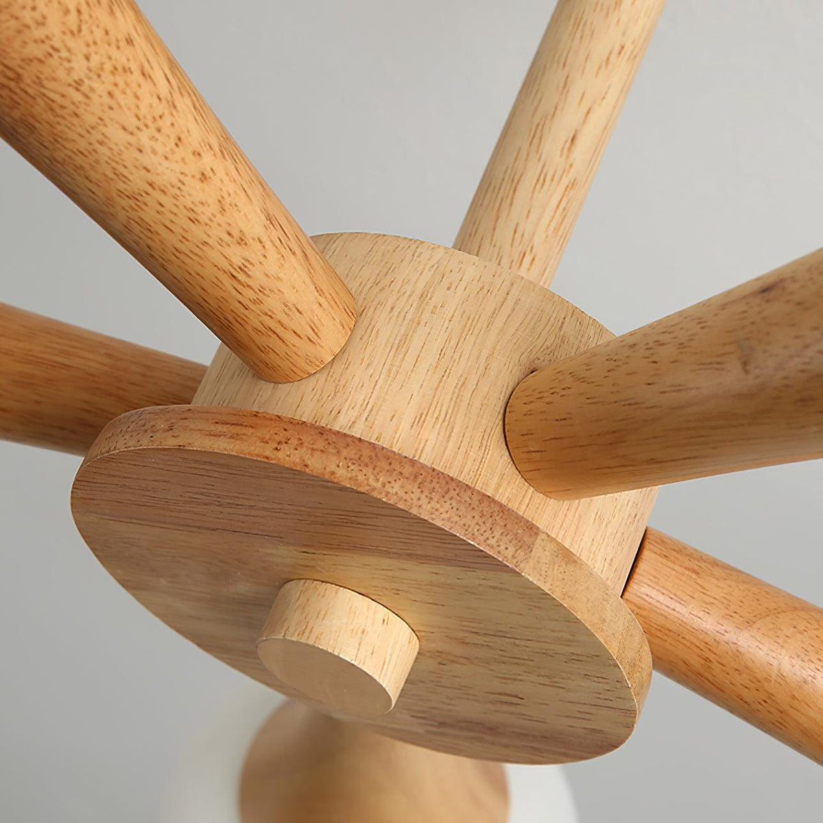 Drae Kronleuchter aus Holz mit Kugel
