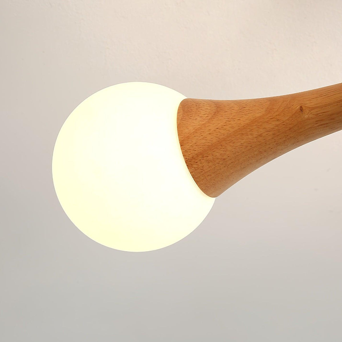 Drae Kronleuchter aus Holz mit Kugel