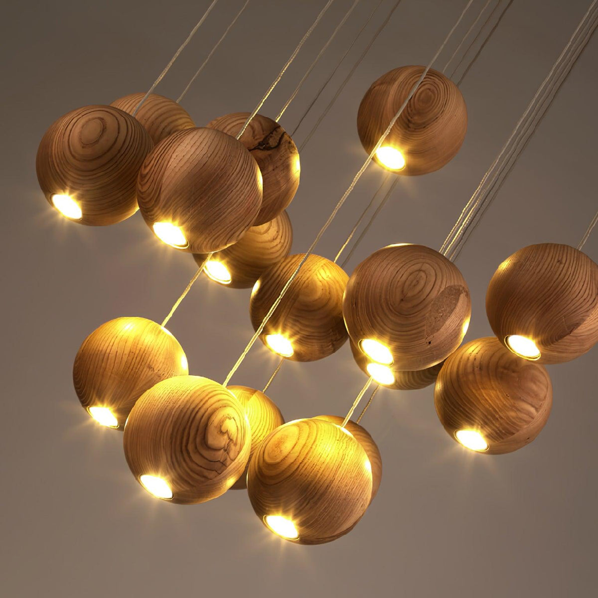 Vixor Pendelleuchte im nordischen Orb-Sphären-Cluster aus Holz