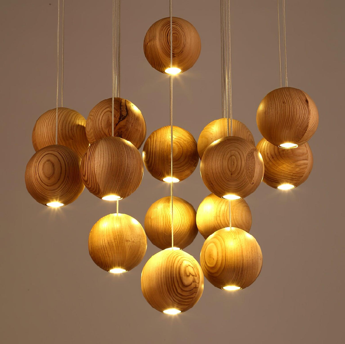 Vixor Pendelleuchte im nordischen Orb-Sphären-Cluster aus Holz