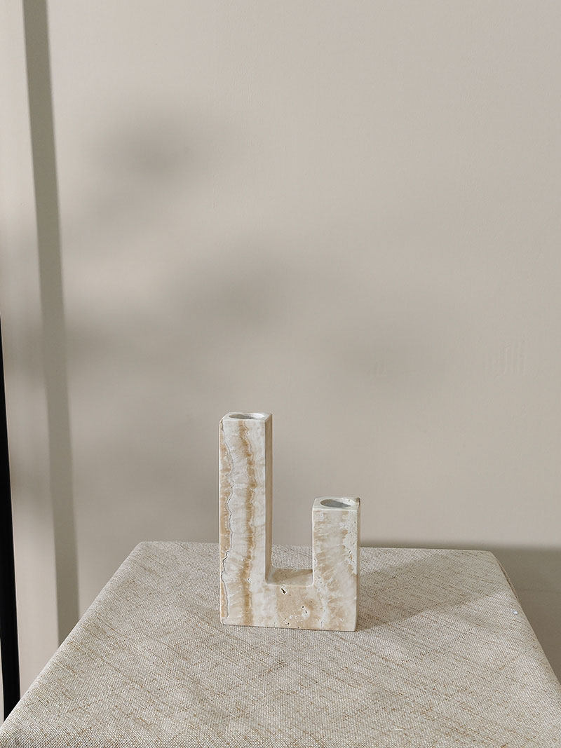 Horze Moderner Candleholder aus gelbem Travertin