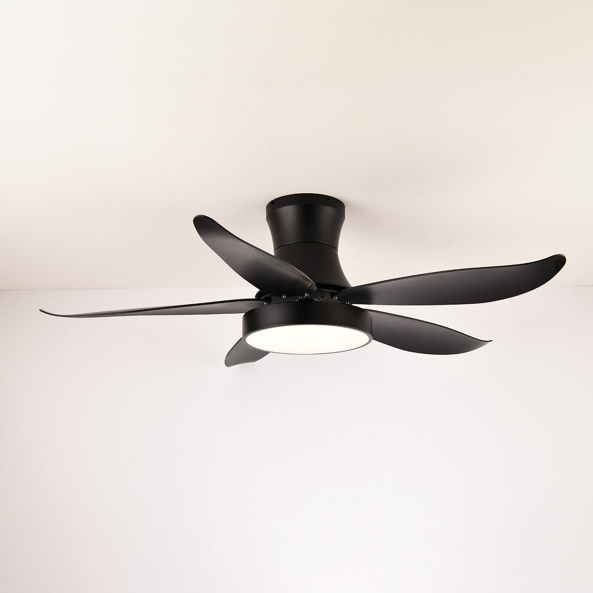 Jada Deckenventilator mit Beleuchtung in modernem Schwarz