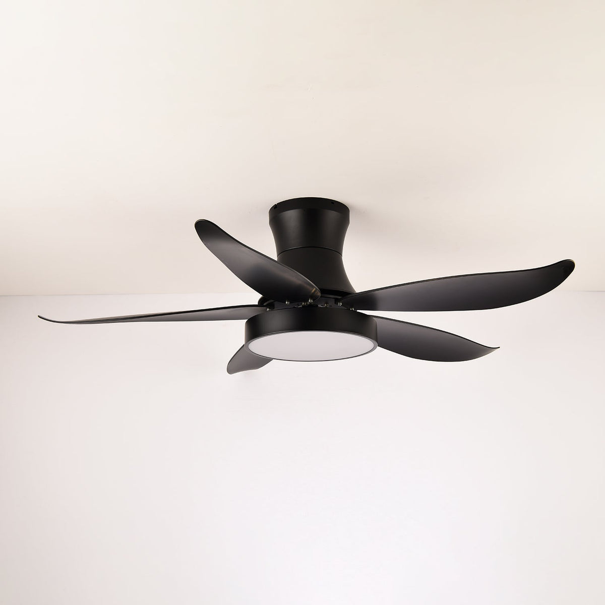 Jada Deckenventilator mit Beleuchtung in modernem Schwarz