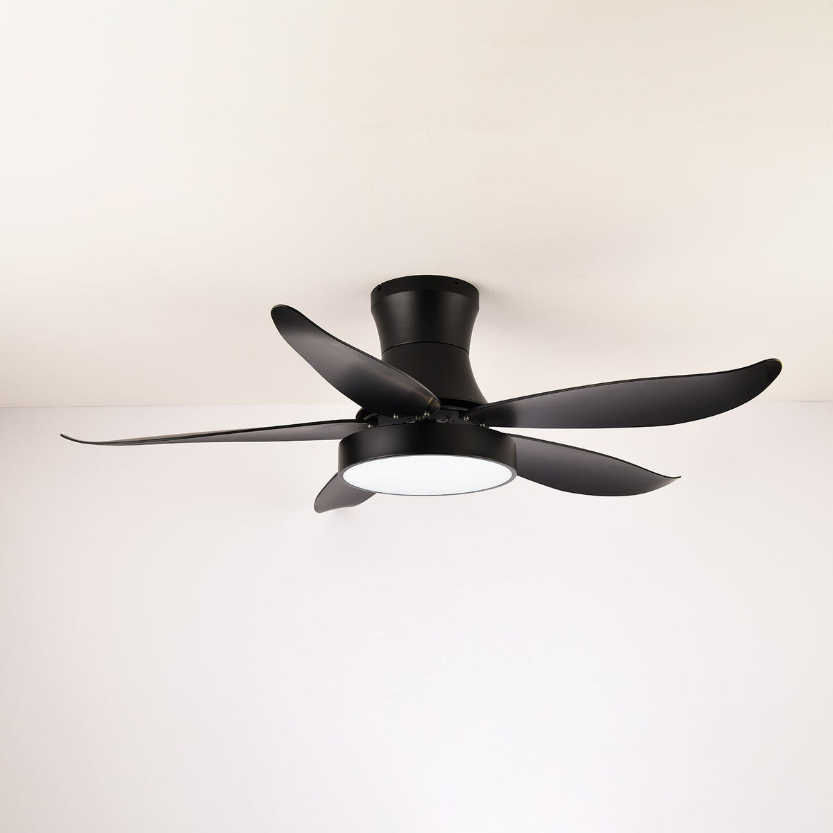 Jada Deckenventilator mit Beleuchtung in modernem Schwarz