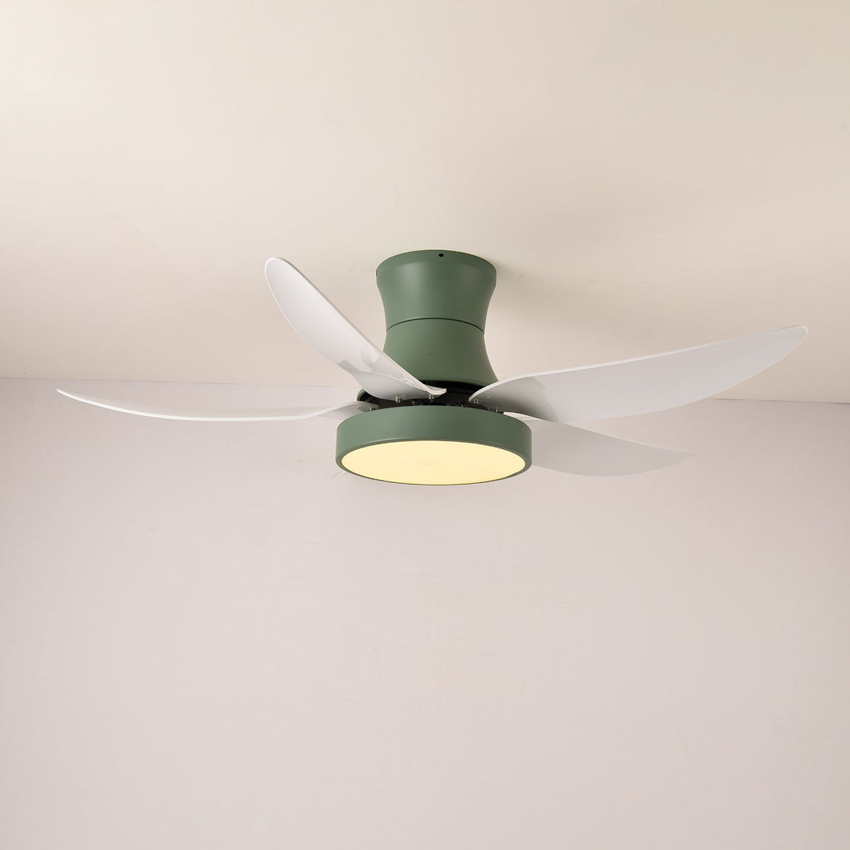 Jada Deckenventilator mit Beleuchtung in modernem Schwarz