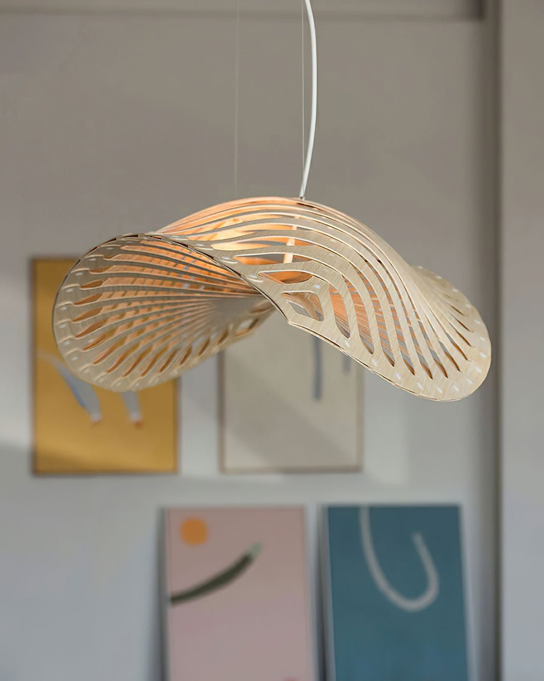Veliren Pendelleuchte aus Holz mit Blatt-Design