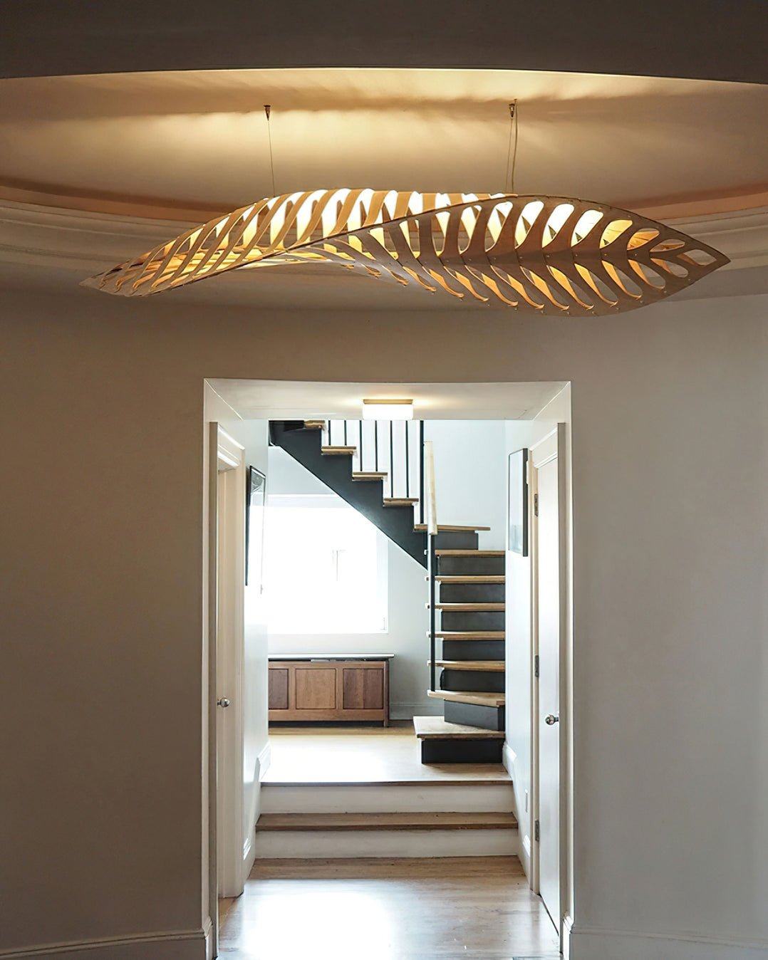 Veliren Pendelleuchte aus Holz mit Blatt-Design