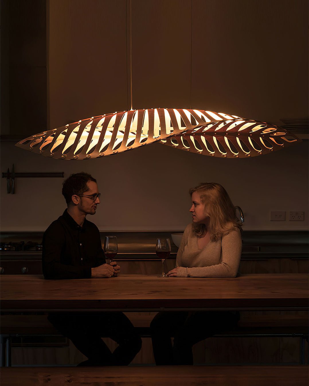 Veliren Pendelleuchte aus Holz mit Blatt-Design