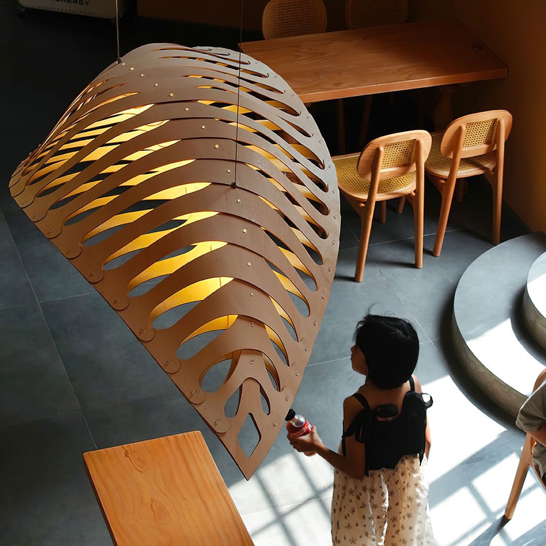 Veliren Pendelleuchte aus Holz mit Blatt-Design