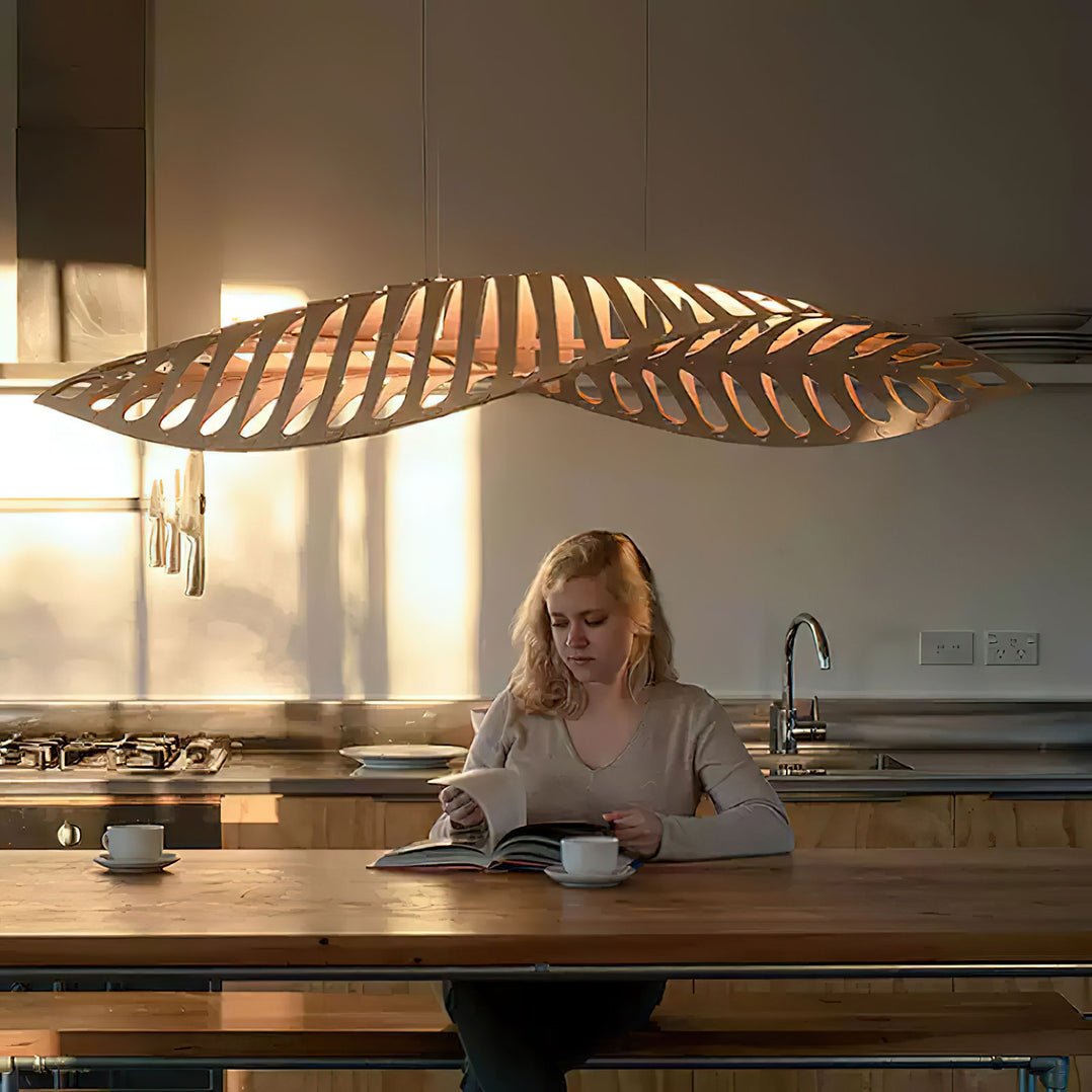 Veliren Pendelleuchte aus Holz mit Blatt-Design