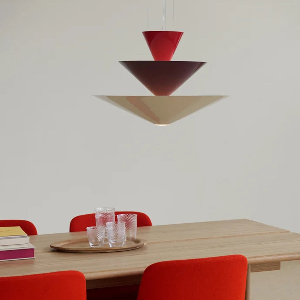 Pyramia gestufte Pendelleuchte mit Farbblöcken
