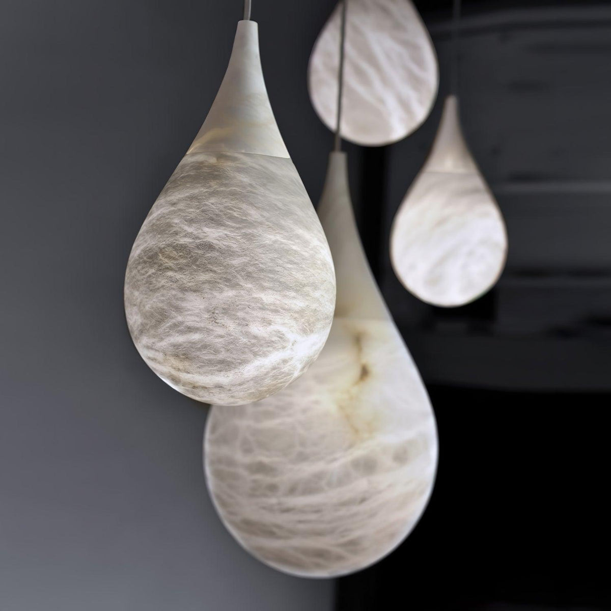 Sorvx Marmor Pendelleuchte in Tropfenform