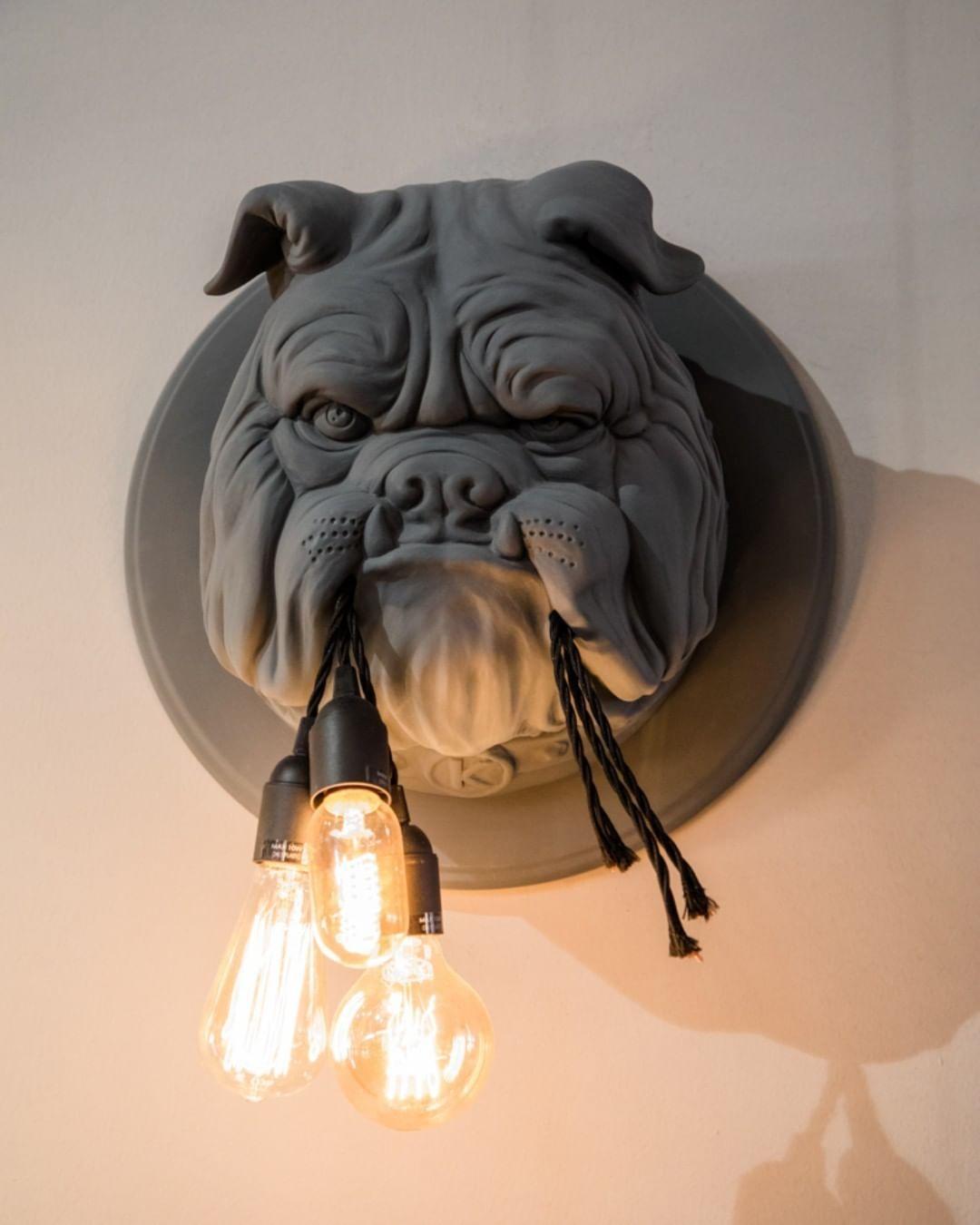 Umeri Wandleuchte Bulldog-Skulptur whimsisch