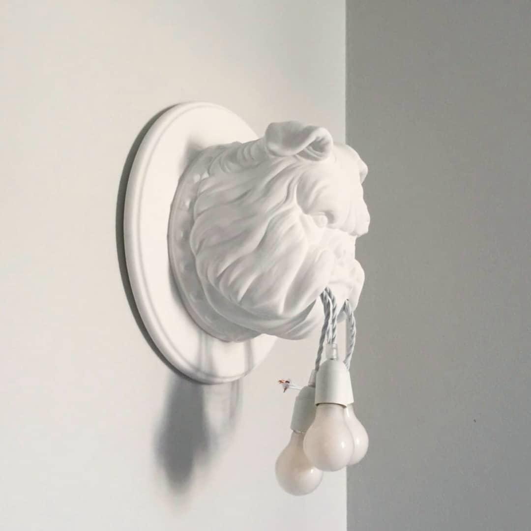 Umeri Wandleuchte Bulldog-Skulptur whimsisch