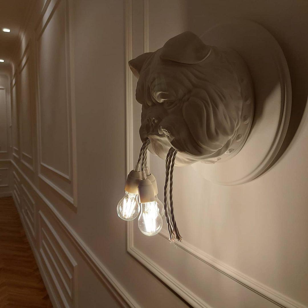 Umeri Wandleuchte Bulldog-Skulptur whimsisch