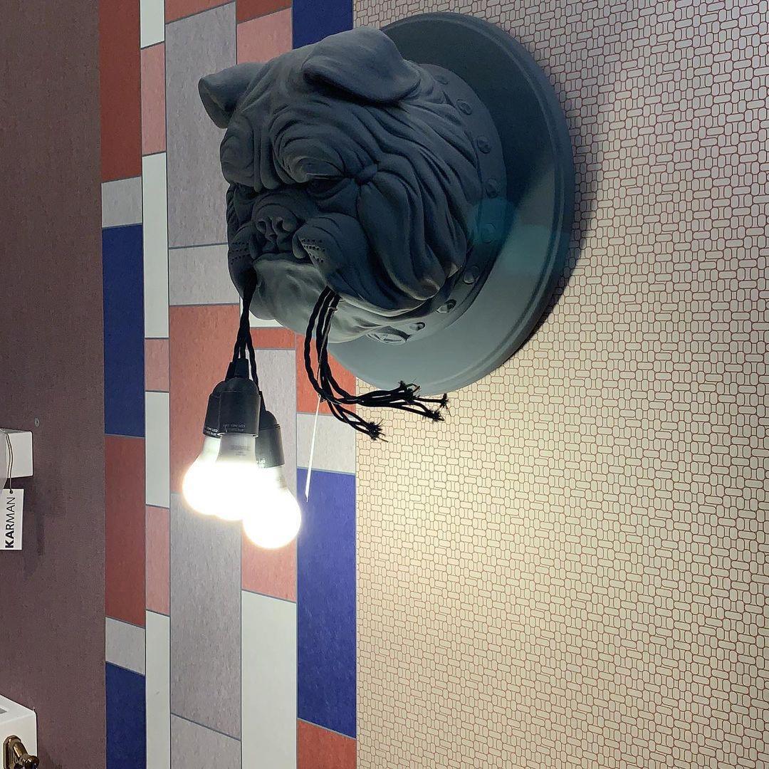 Umeri Wandleuchte Bulldog-Skulptur whimsisch