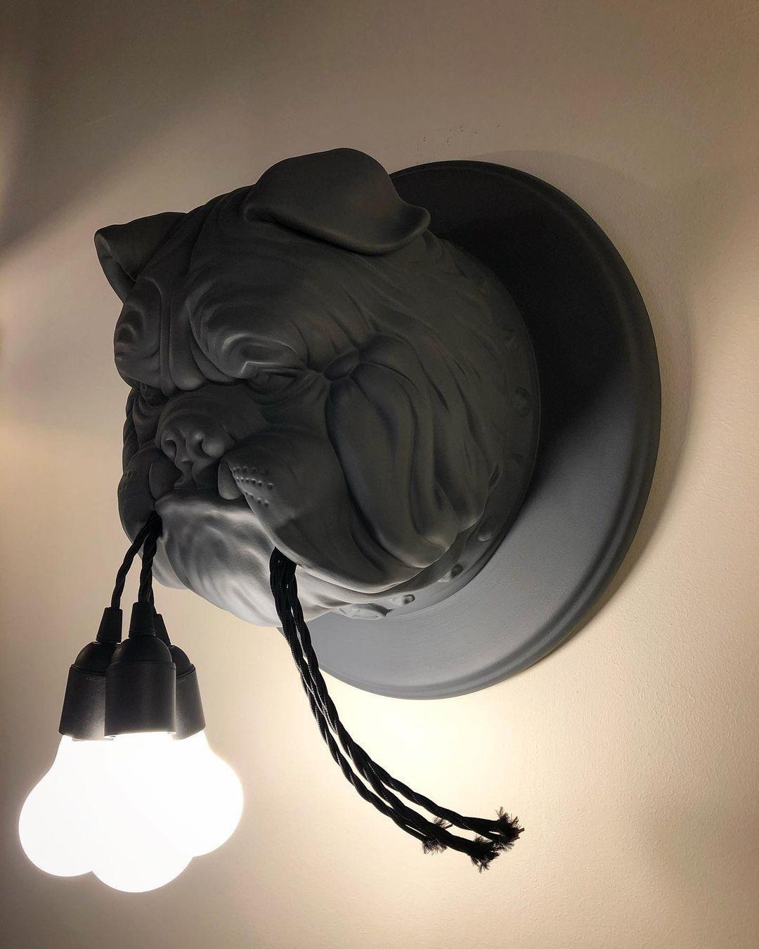Umeri Wandleuchte Bulldog-Skulptur whimsisch