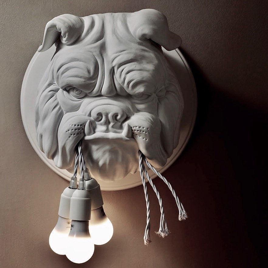 Umeri Wandleuchte Bulldog-Skulptur whimsisch
