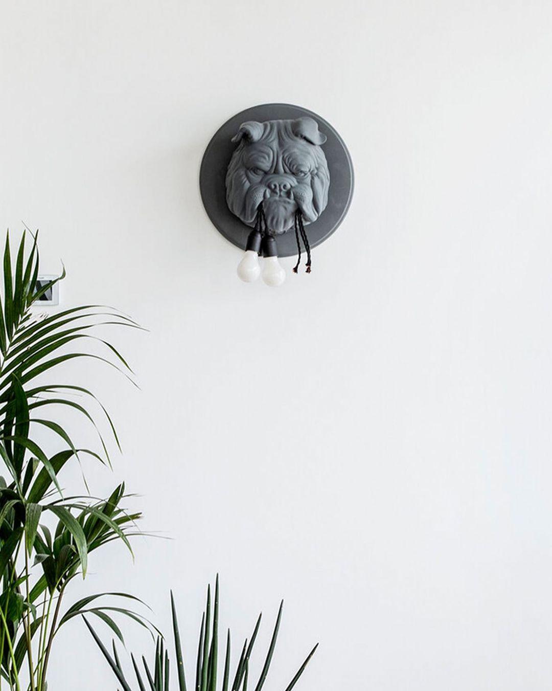 Umeri Wandleuchte Bulldog-Skulptur whimsisch