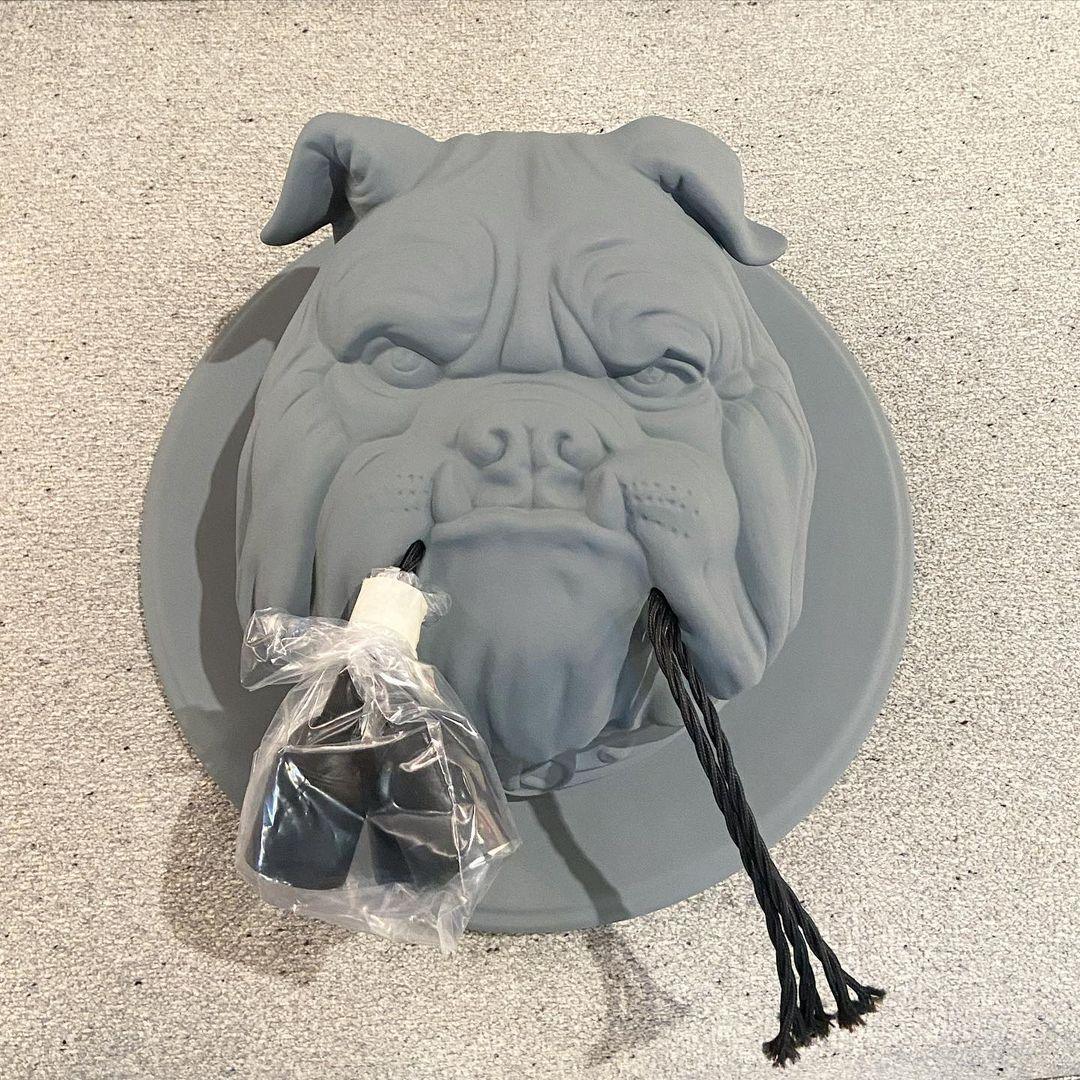Umeri Wandleuchte Bulldog-Skulptur whimsisch
