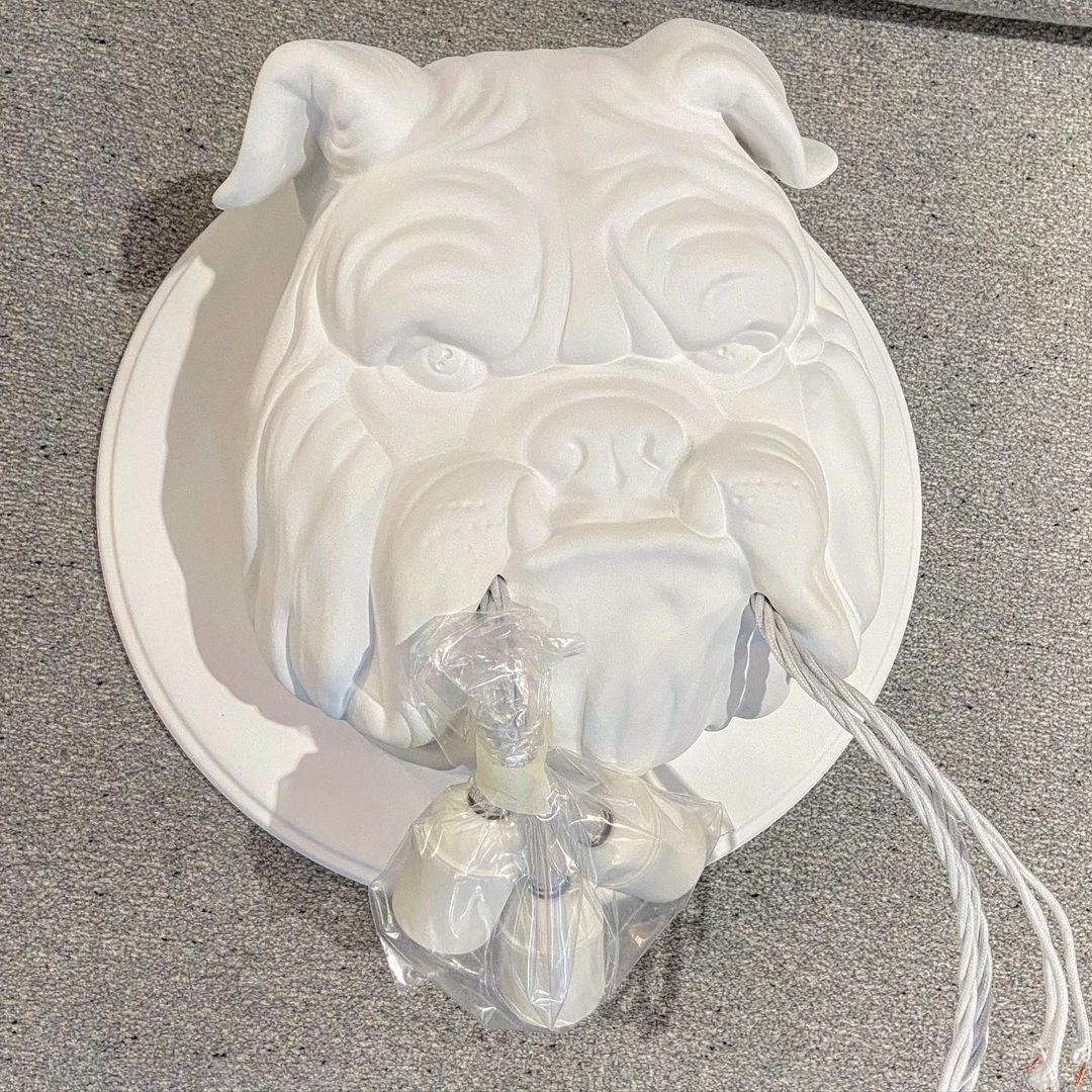 Umeri Wandleuchte Bulldog-Skulptur whimsisch