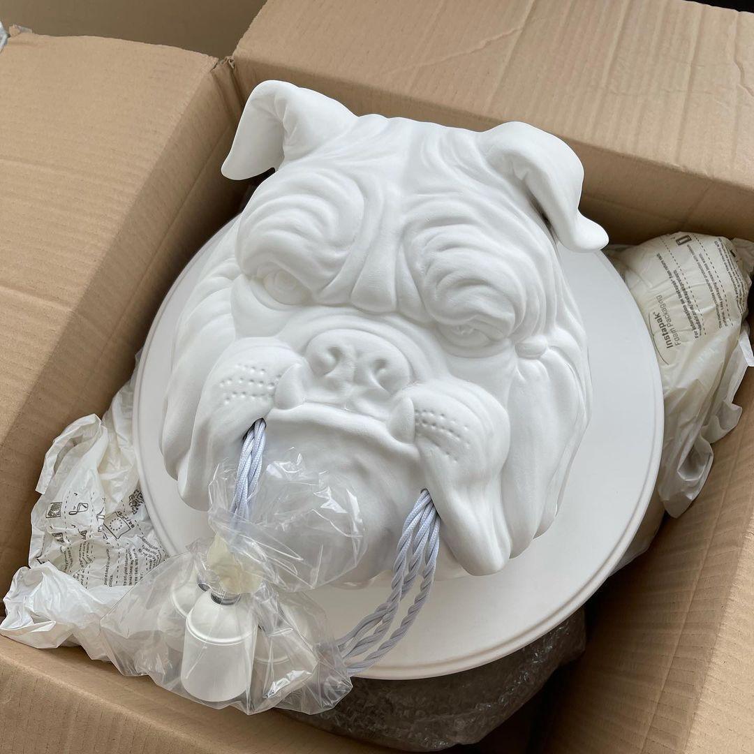 Umeri Wandleuchte Bulldog-Skulptur whimsisch