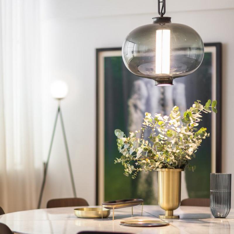 Uphaos zeitgenössische minimalistische Pendelleuchte aus Glas für das Familienleben